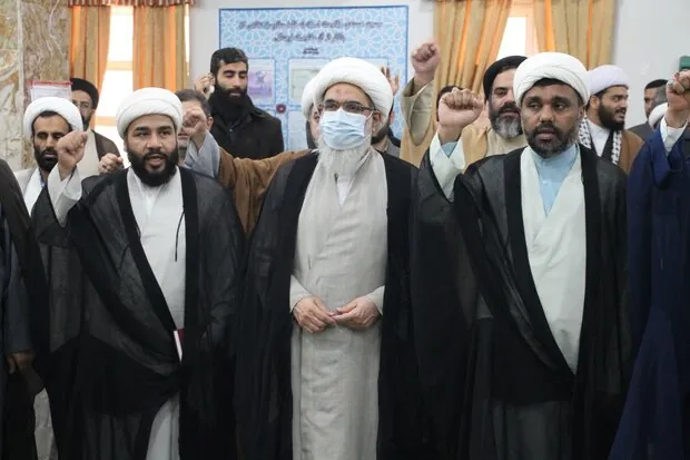 تجمع اعتراضی طلاب و مردم بوشهر درمحکومیت نشریه فرانسوی برگزار شد